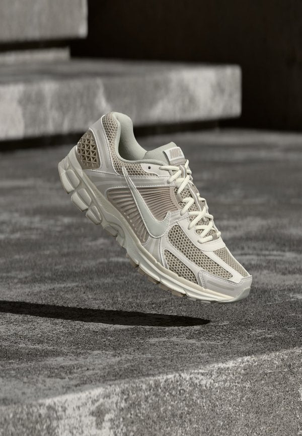 Nike Sportswear ZOOM VOMERO 5 - Trainers - phantom/light bone/cream/sail/black/white