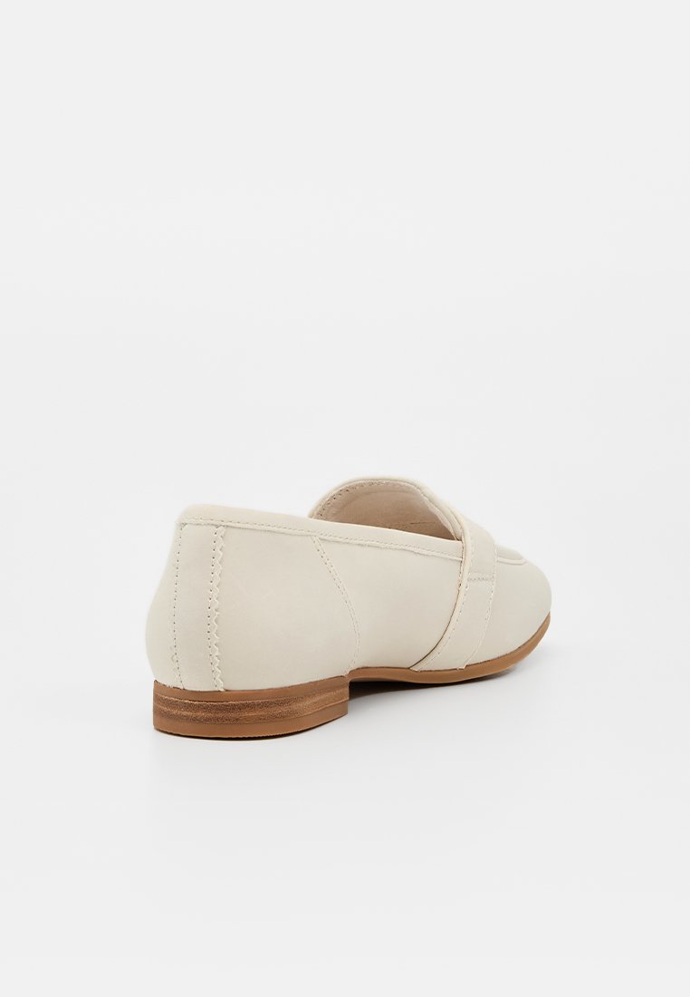 TOMS LYNETTE