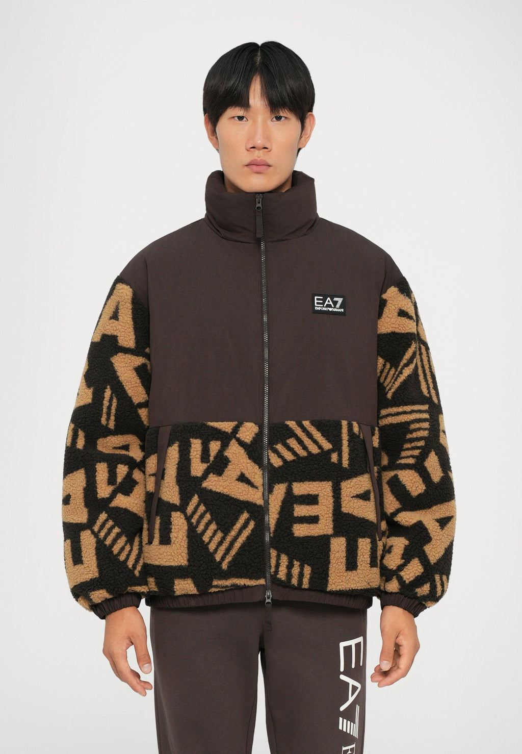 MOUNTAIN JACKET LOGO Media 3