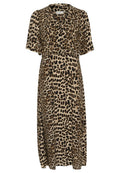 Maxikleid mit Leopardenmuster, kurzen Ärmeln, V-Ausschnitt, Knopfdetails und einer glatten Stoffstruktur in Beige- und Schwarztönen.