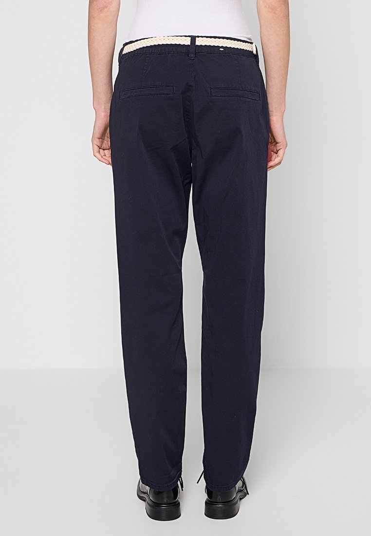 REGULAR FIT Media 3