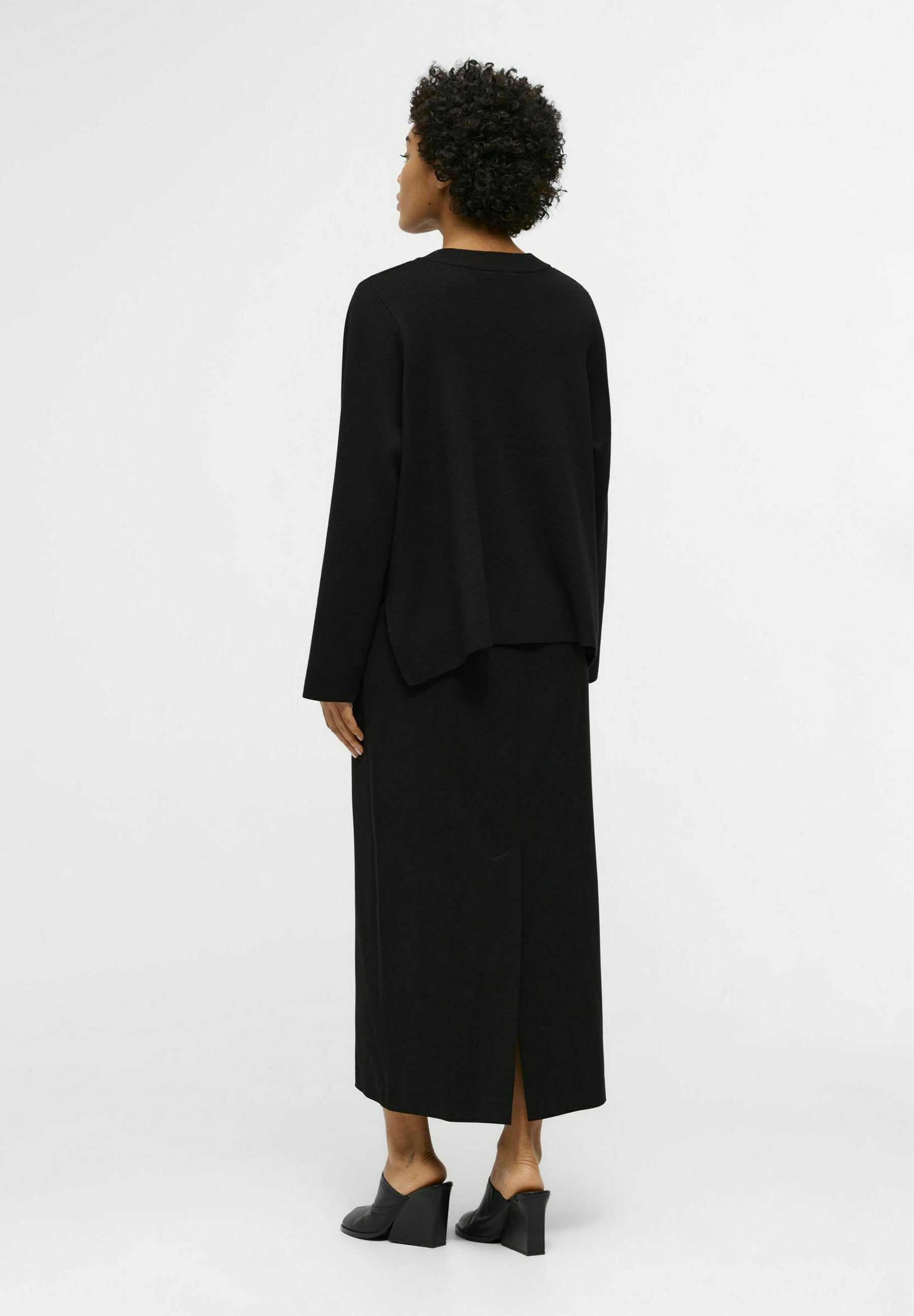 Object OBJESTER L/S  NOOS