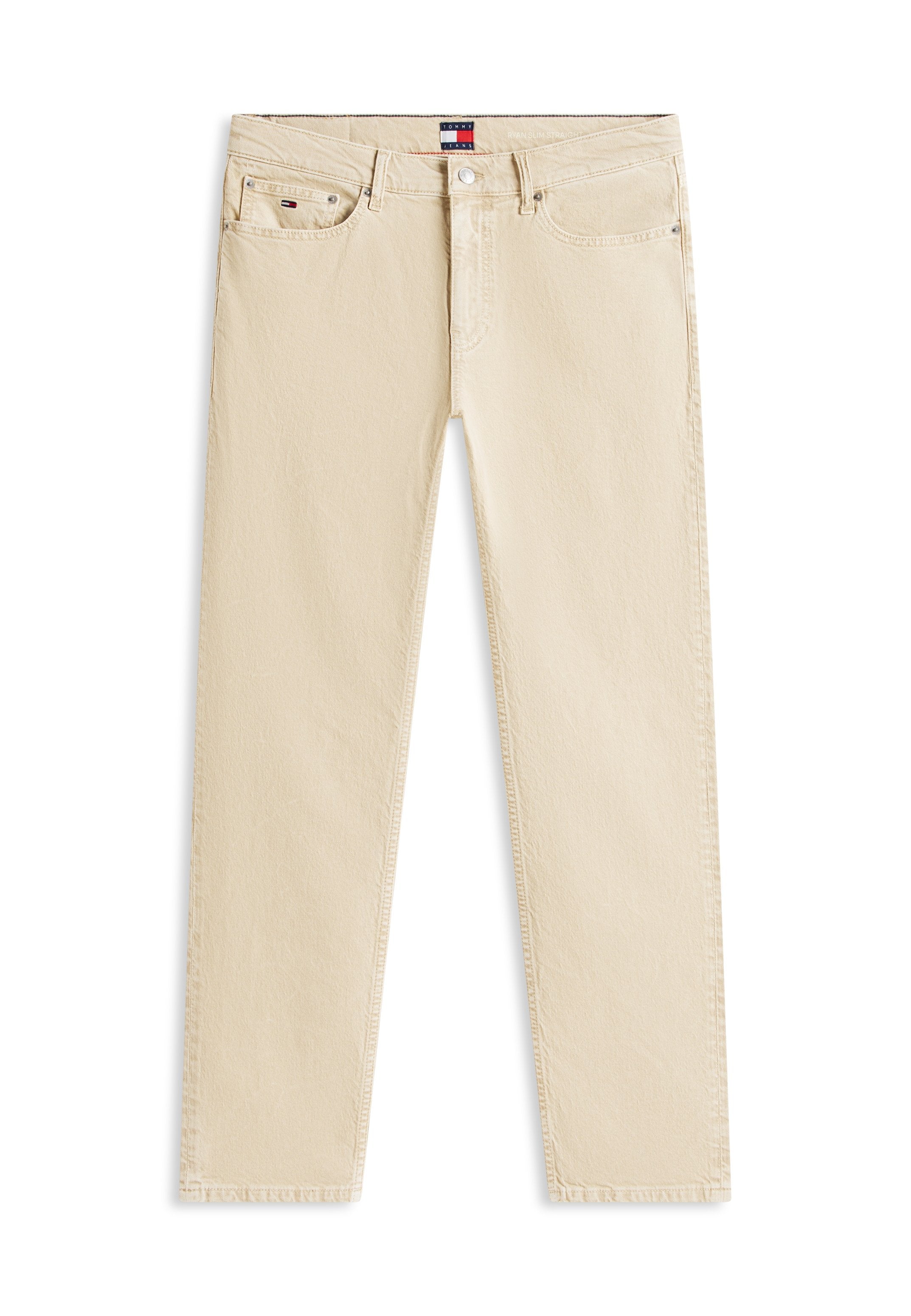 Beige Slim-Fit-Jeans mit fünf Taschen, Gürtelschlaufen, Reißverschluss, Knopfverschluss und kleinem Tommy Hilfiger Logo auf der Vorderseite.