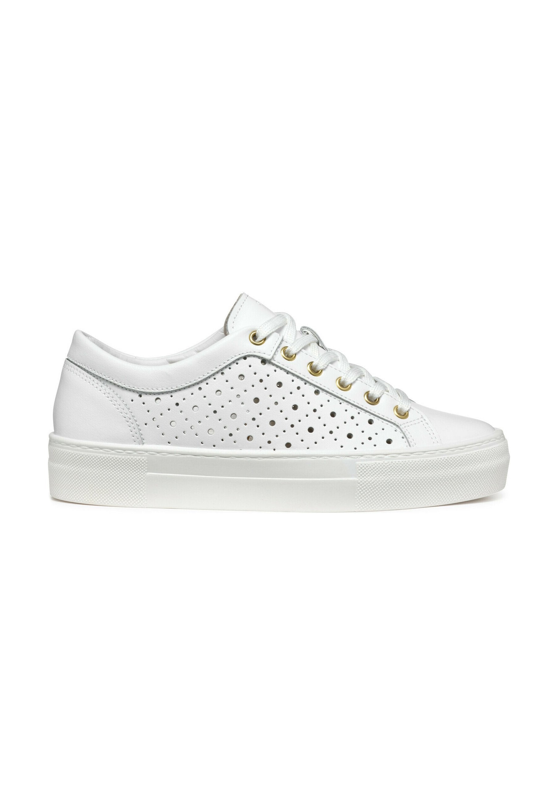 Weiße Low-Top-Sneaker aus Leder mit seitlichem Perforationsdesign, metallischen Ösen und einer strukturierten Gummisohle.