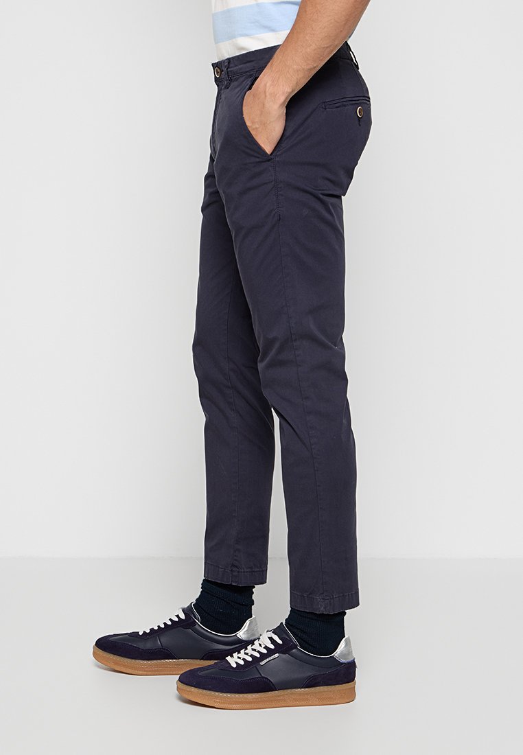 RELAXED FIT  Media 2