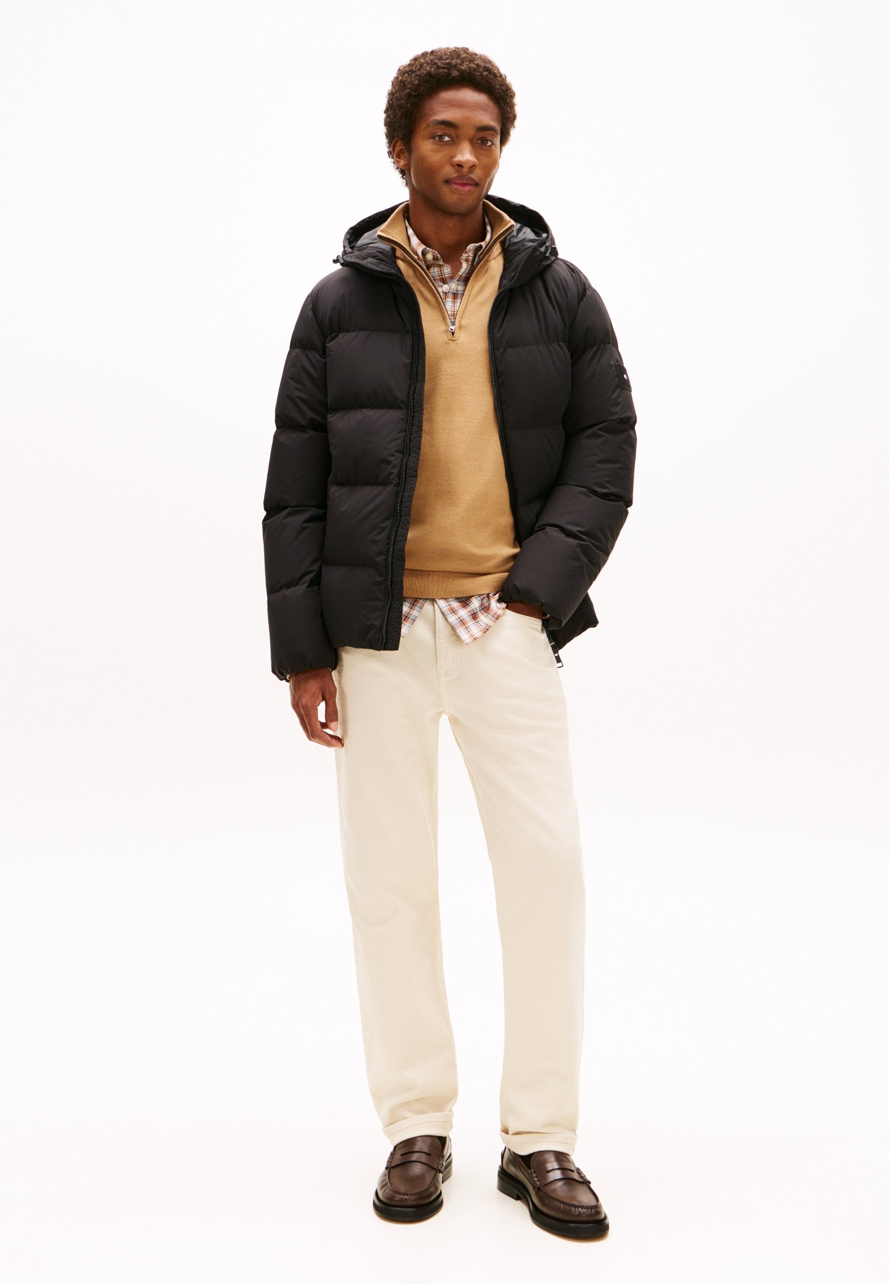 HOODED PUFFER Media 2
