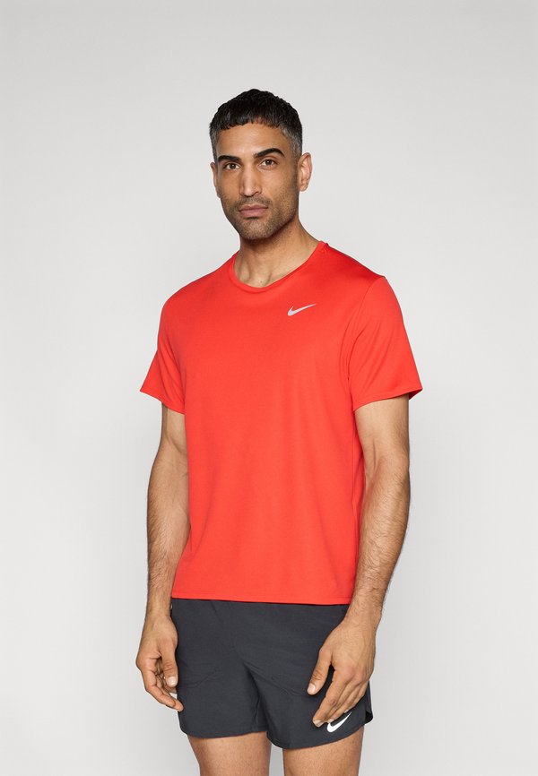 Nike Performance MILER - Sports T-shirt - light crimson/reflective silver-coloured