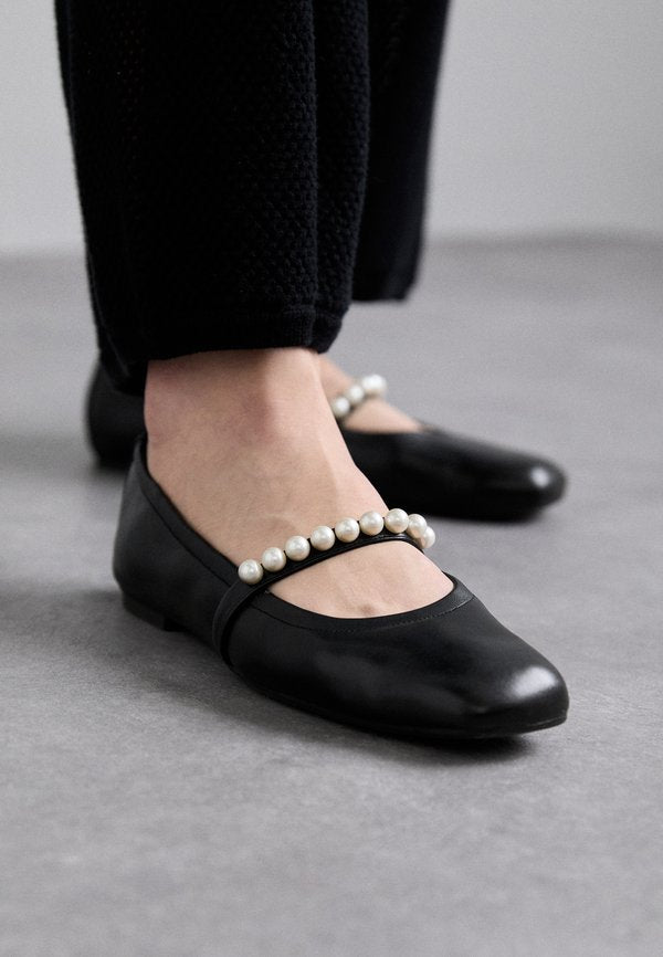 Stuart Weitzman GOLDIE BALLET FLAT