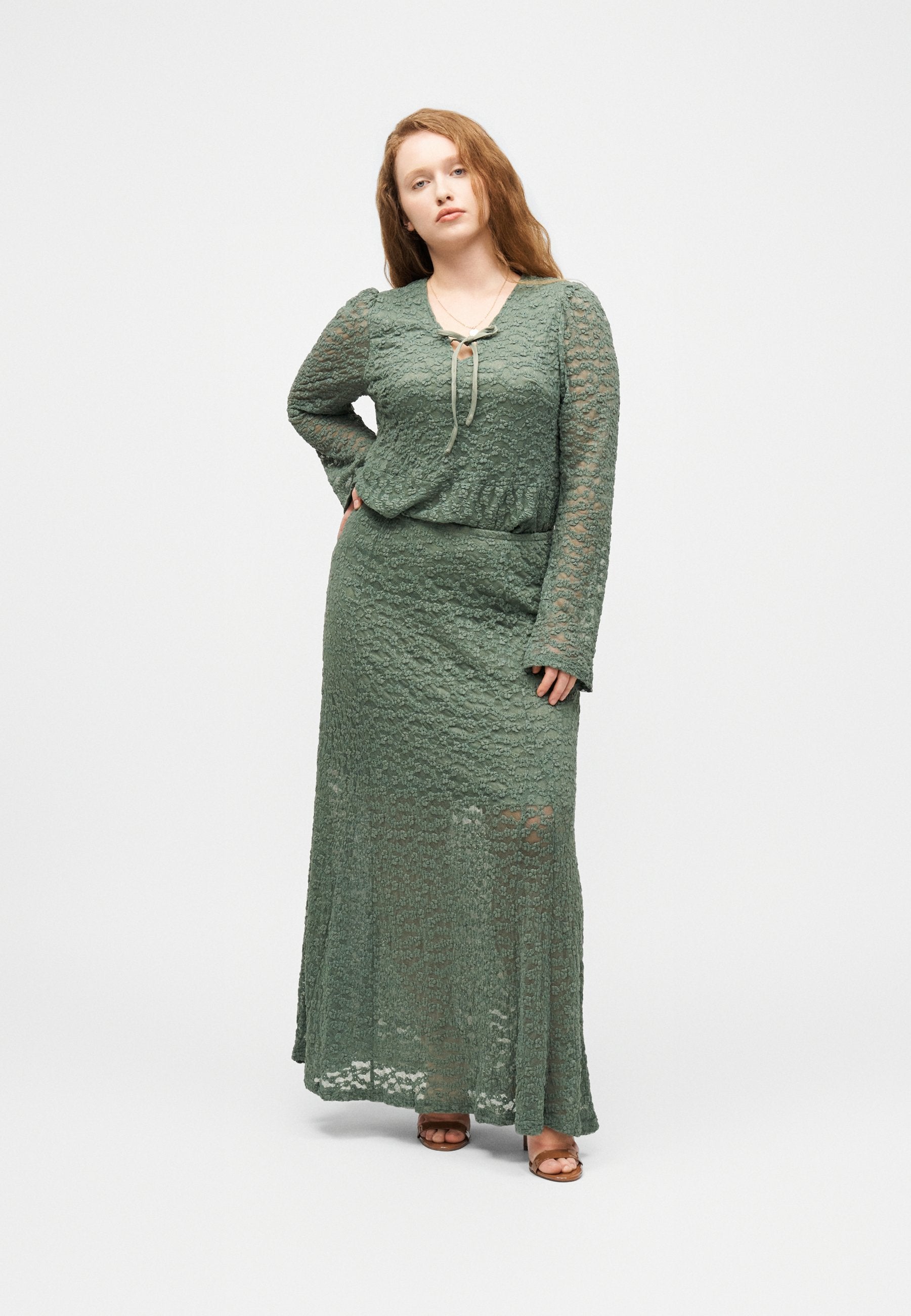 CARALICE V NECK  Media 2