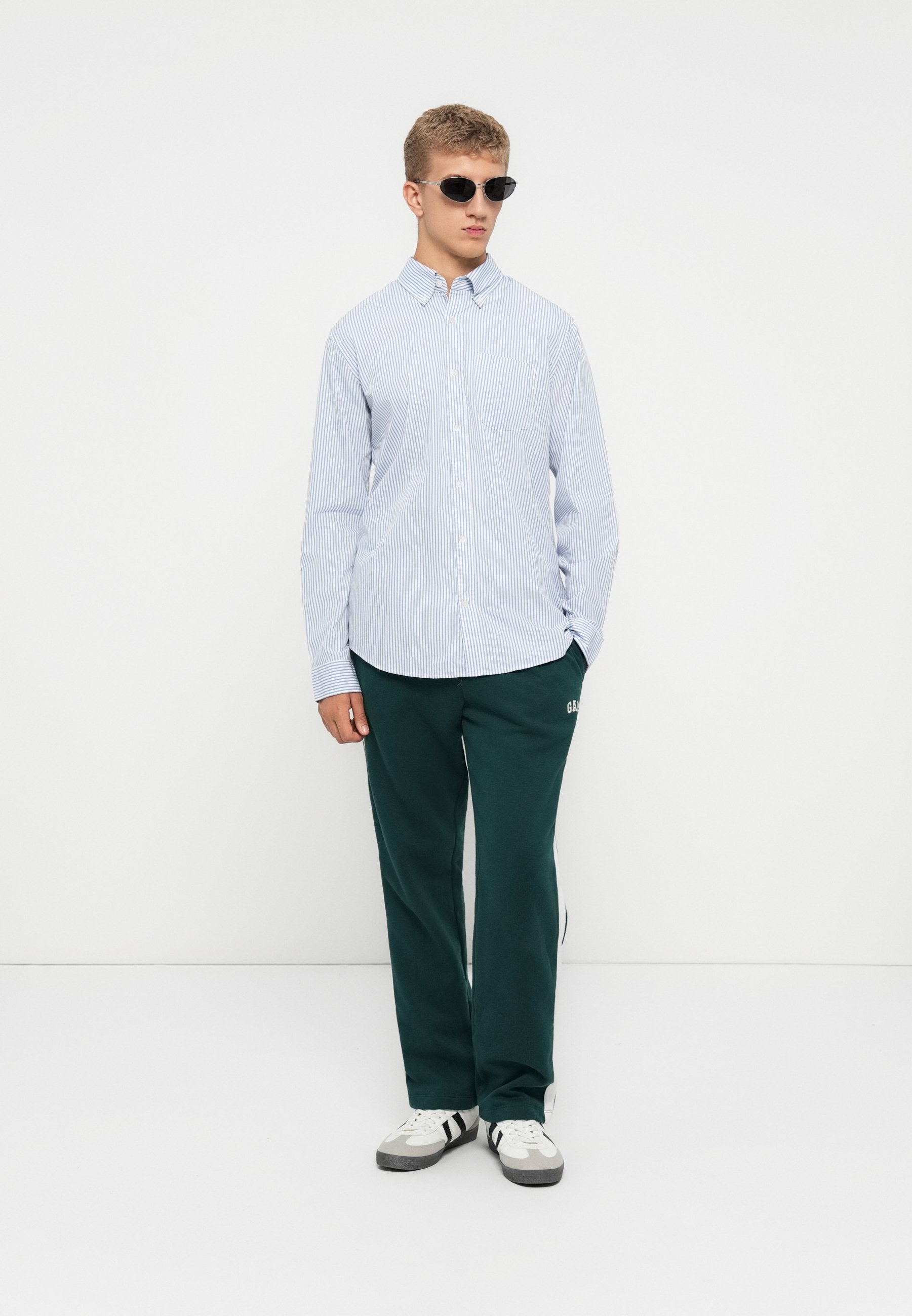 GAP LOGO TRACK PANT