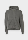 Grauer Zip-Hoodie mit Kapuze, Fronttaschen und verkürztem Design. Strukturiertem Stoff, lässiger Passform und gerippten Bündchen.