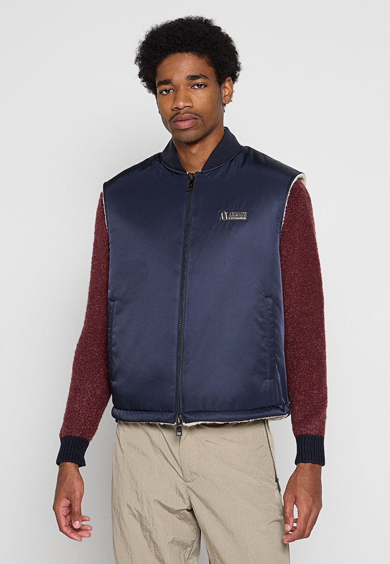 Armani Exchange Weste Media 1