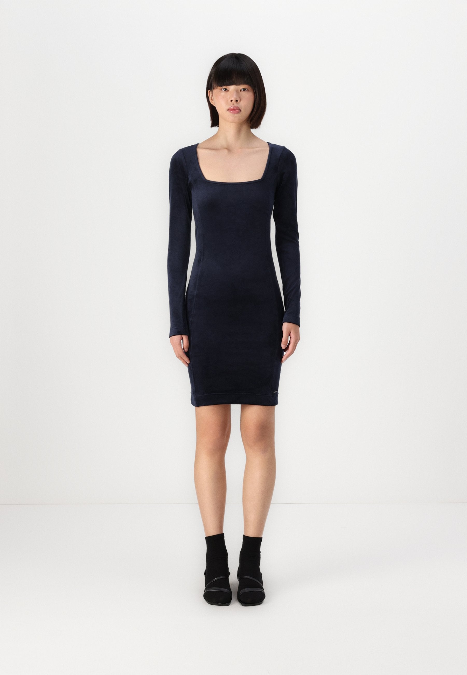SLIM DRESS  Media 3