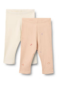 Zwei Paar gerippte Leggings: eines in Weiß, eines in Blassrosa mit kleiner Blumenstickerei. Beide haben einen elastischen Bund und eine figurbetonte Passform.