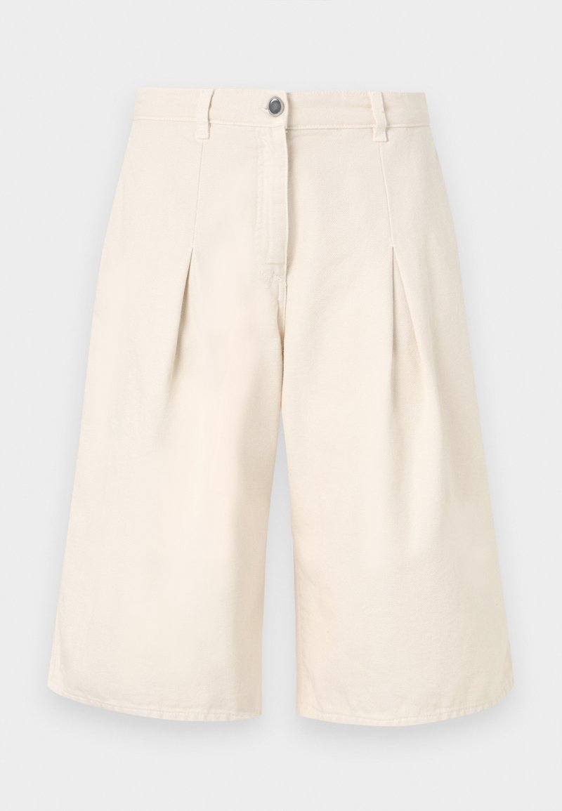Beige Falten-Shorts aus Baumwollstoff. Verfügt über einen Knopfverschluss und weite Beine. Glatte Textur mit sauberen Nähdetails.