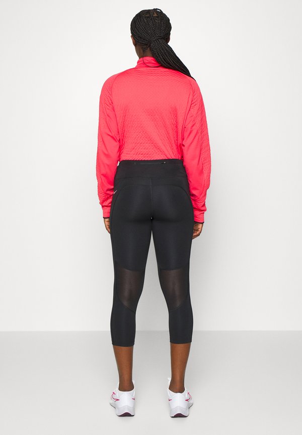 Nike Performance FAST CROP