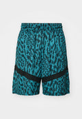Türkise und schwarze Sportshorts mit einem Leopardenmuster, elastischem Bund und zwei horizontalen schwarzen Netzakzenten.