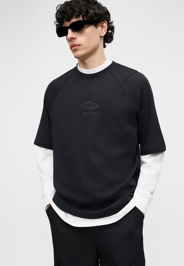 Umbro ICONIC BOXY TEE