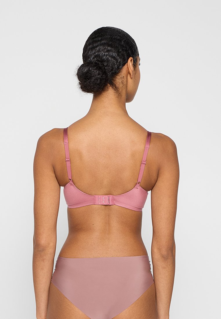 Triumph BODY MAKE-UP SOFT TOUCH WP EX