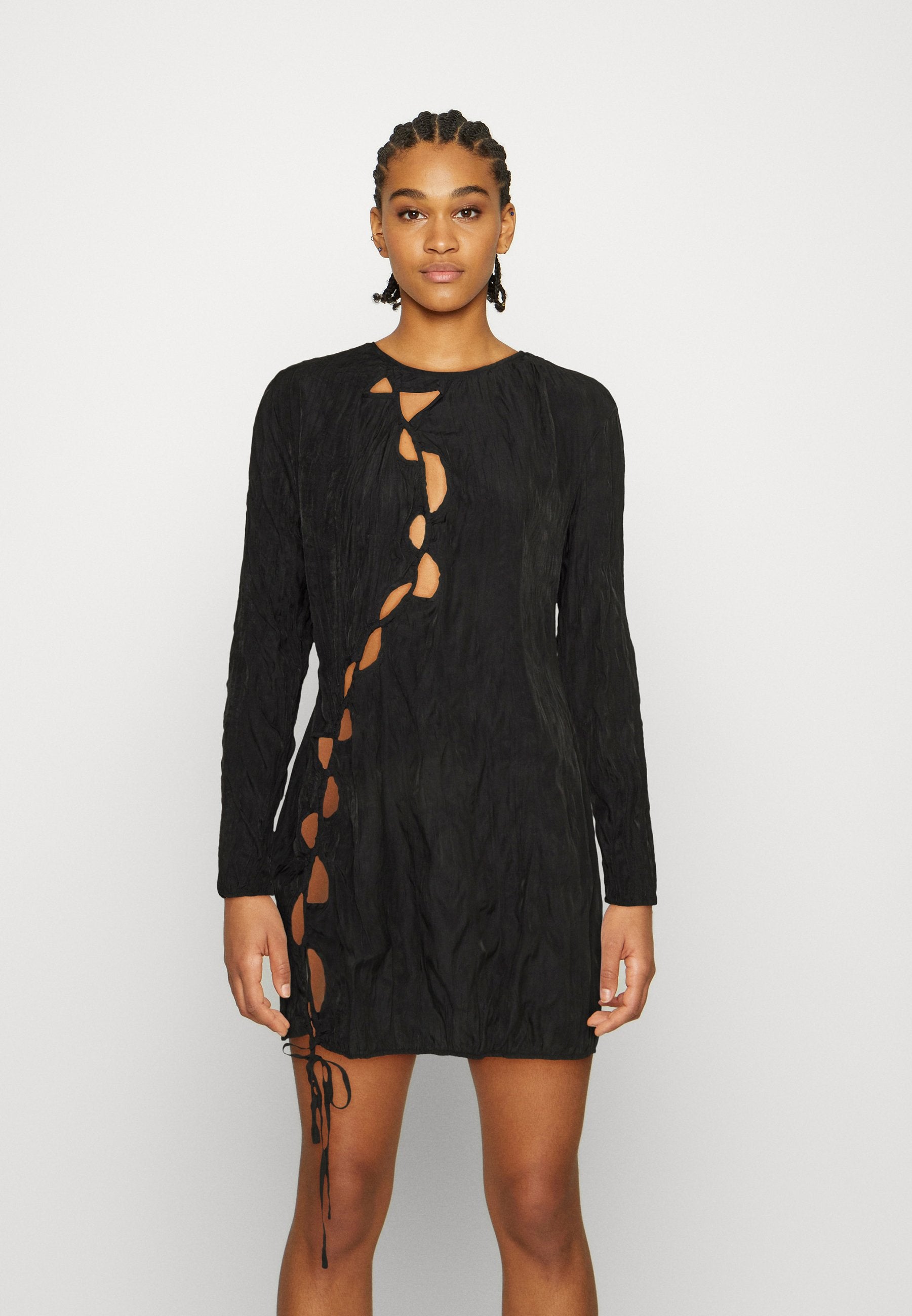NA-KD HOLE DETAILS MINI DRESS