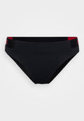 Schwarze Bikinihose aus strukturiertem Material, mit einem breiten elastischen Bund in passendem Rot und schwarzem Aufdruck.
