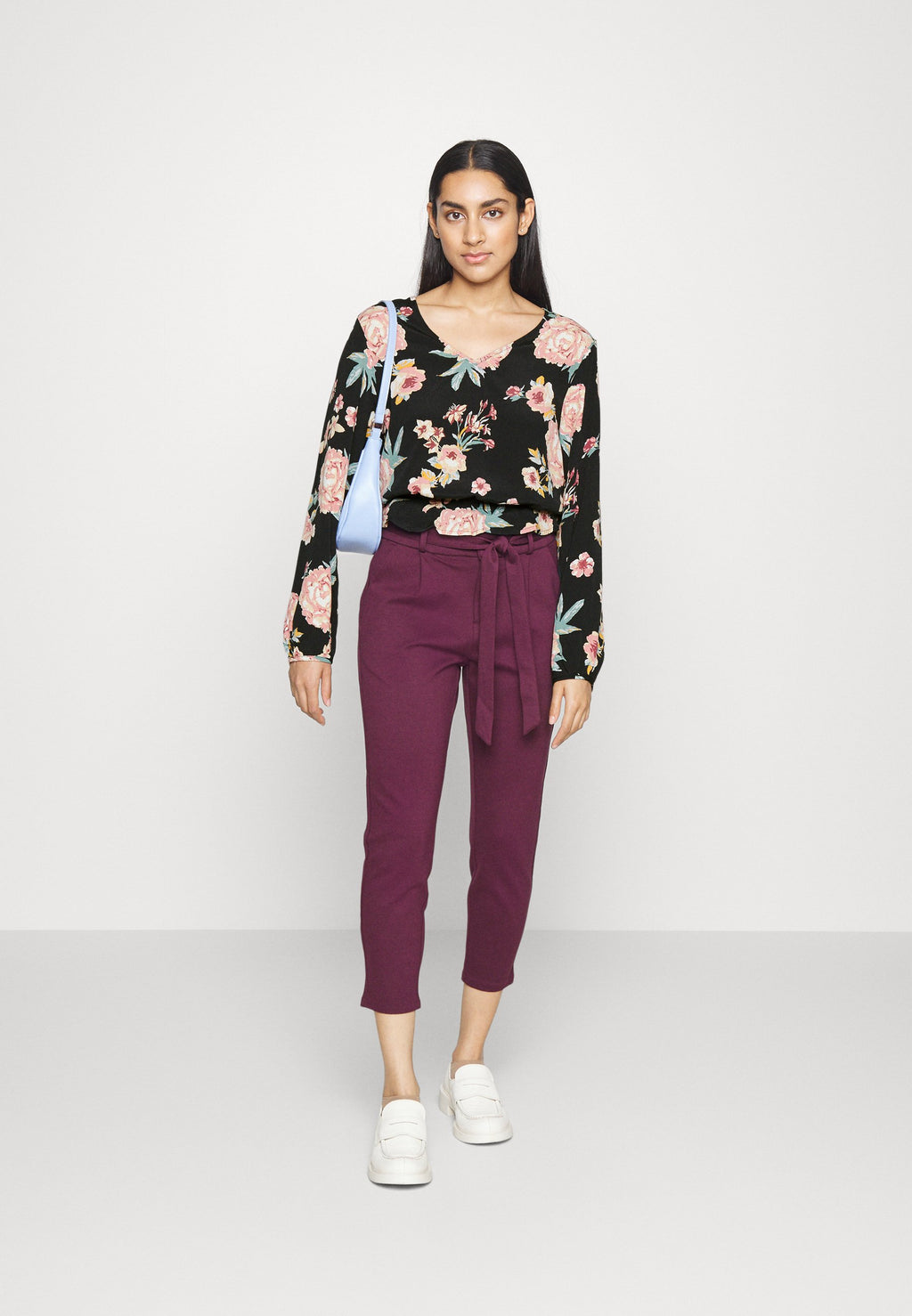ONLY Petite ONLMARY V NECK