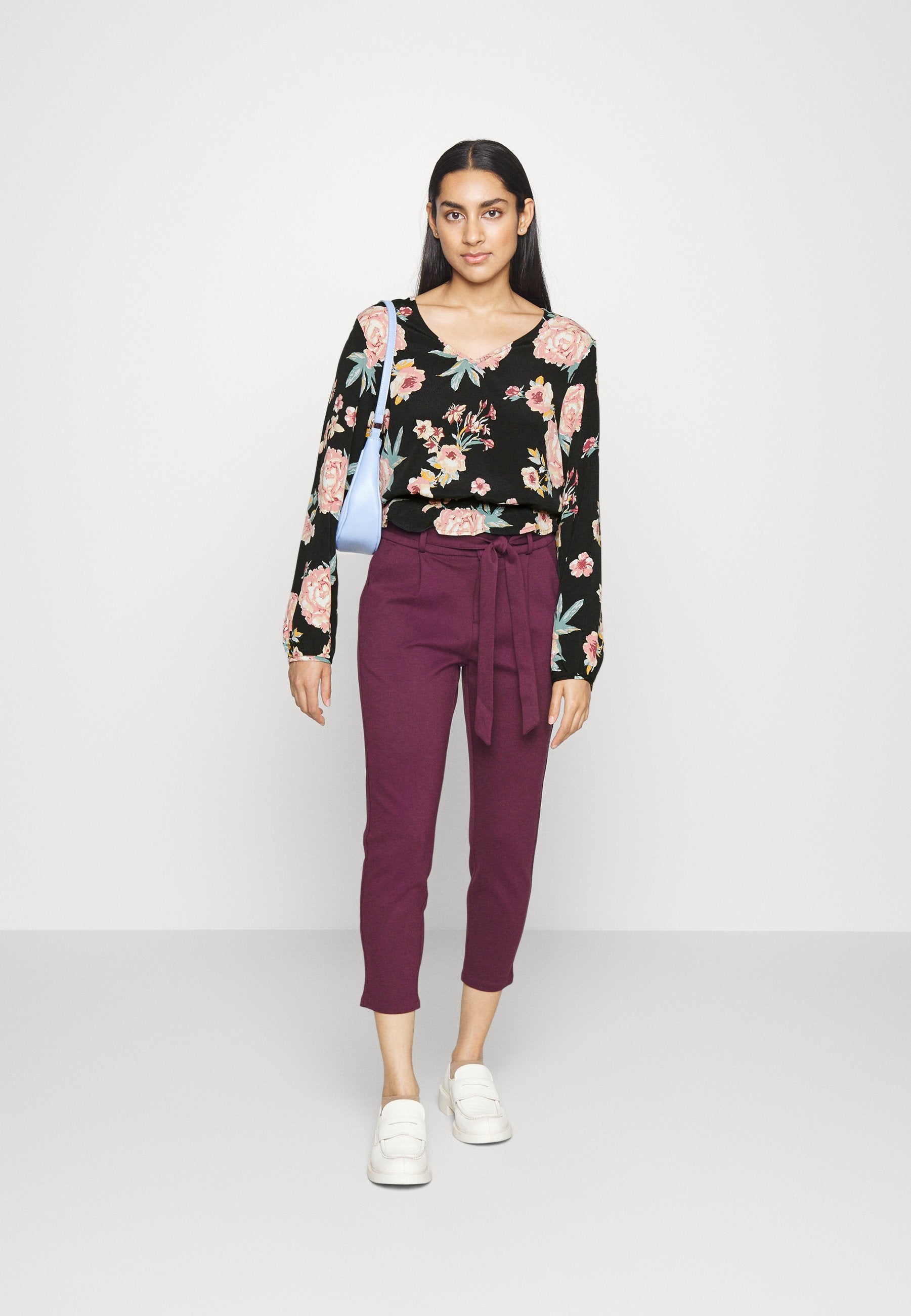 ONLY Petite ONLMARY V NECK