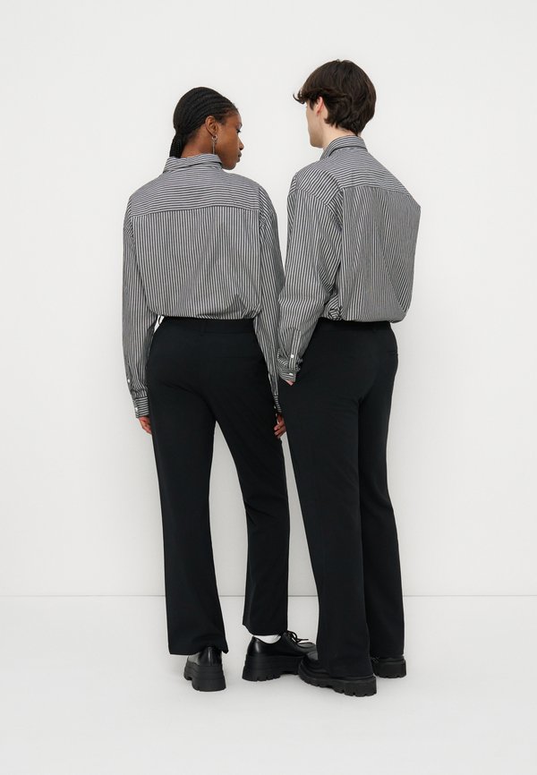 YOURTURN by Zalando TAILORED BOOTLEG TROUSERS