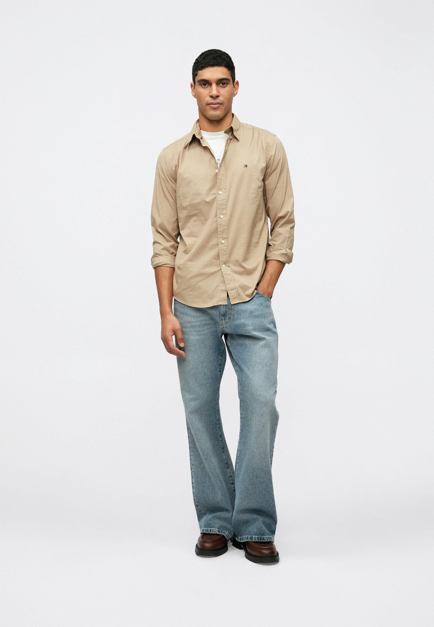 FLEX POPLIN SOLID CORE ESSENTIALS Media 2