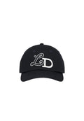 Marineblaues Baseballcap aus Baumwolle mit einem auf der Vorderseite gestickten "LD"-Logo in Weiß, gebogenem Schirm und verstellbarem Riemen auf der Rückseite.