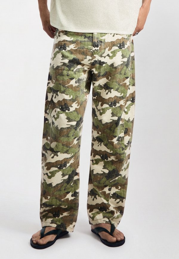 Bershka PRINTED WITH CROSSOVER WAISTBAND - JEANS - Straight leg jeans - evergreen