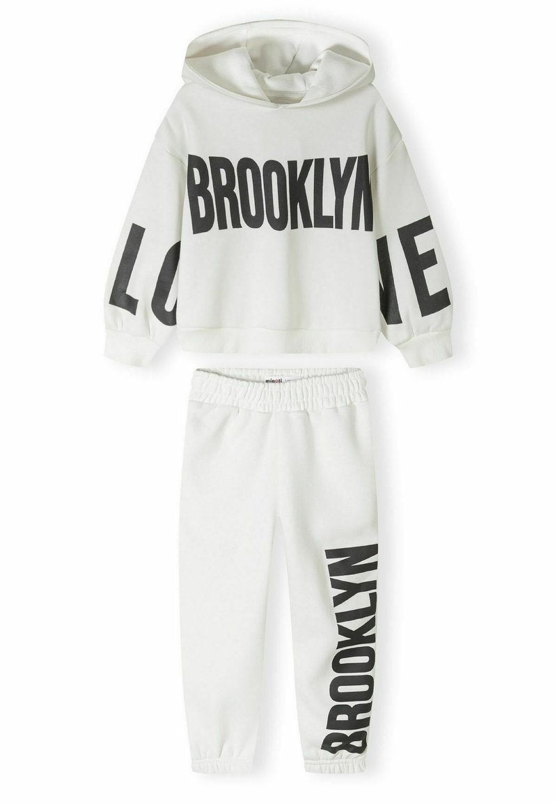 HOODIE AND JOGGERS SET Media 1