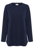 Marineblaues Langarmshirt mit rundem Halsausschnitt, Raglanärmeln und lockerem Schnitt. Weiche, glatte Textur; keine sichtbaren Muster oder Beschläge.