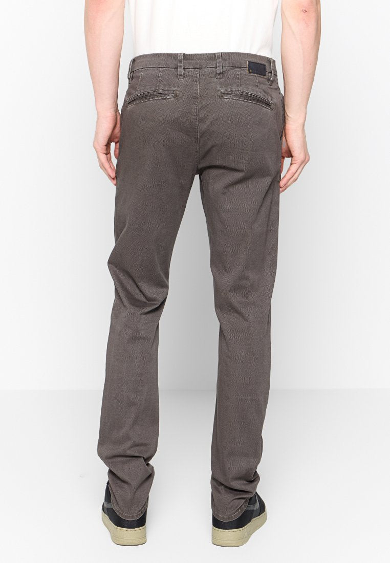 NO EXCESS Chino Media 3