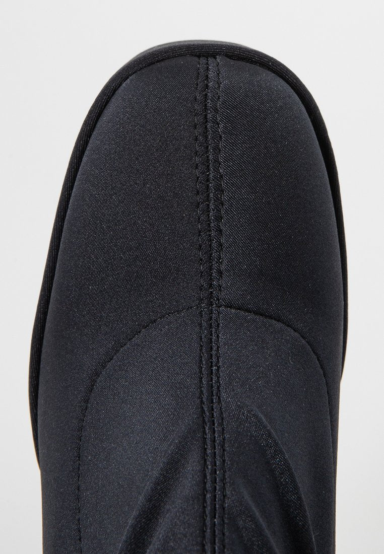 Stuart Weitzman SKYHI 145