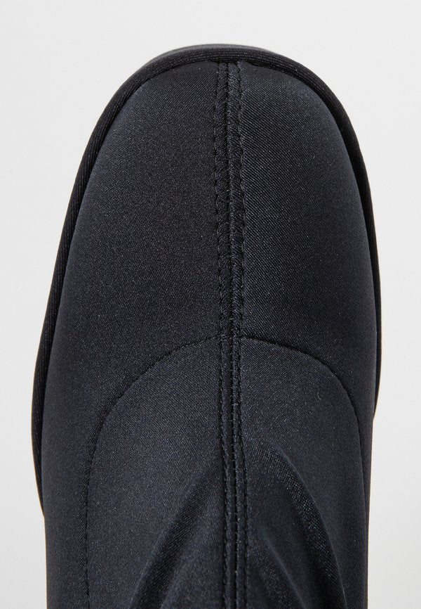 Stuart Weitzman SKYHI 145