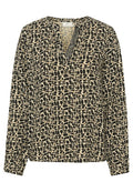 Langärmlige Bluse in Beige mit einem schwarzen abstrakten Muster, mit V-Ausschnitt und strukturierten Akzenten entlang des Ausschnitts.