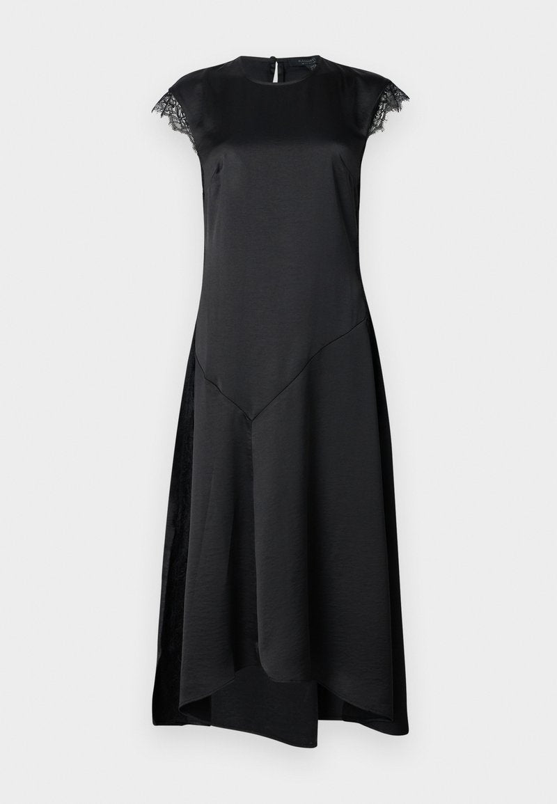 Schwarzes Kleid mit kurzen Kappenärmeln, glatter Satinoberfläche, tailliertem Oberteil, asymmetrischem Saum und zarten Spitzenakzenten an den Ärmeln.