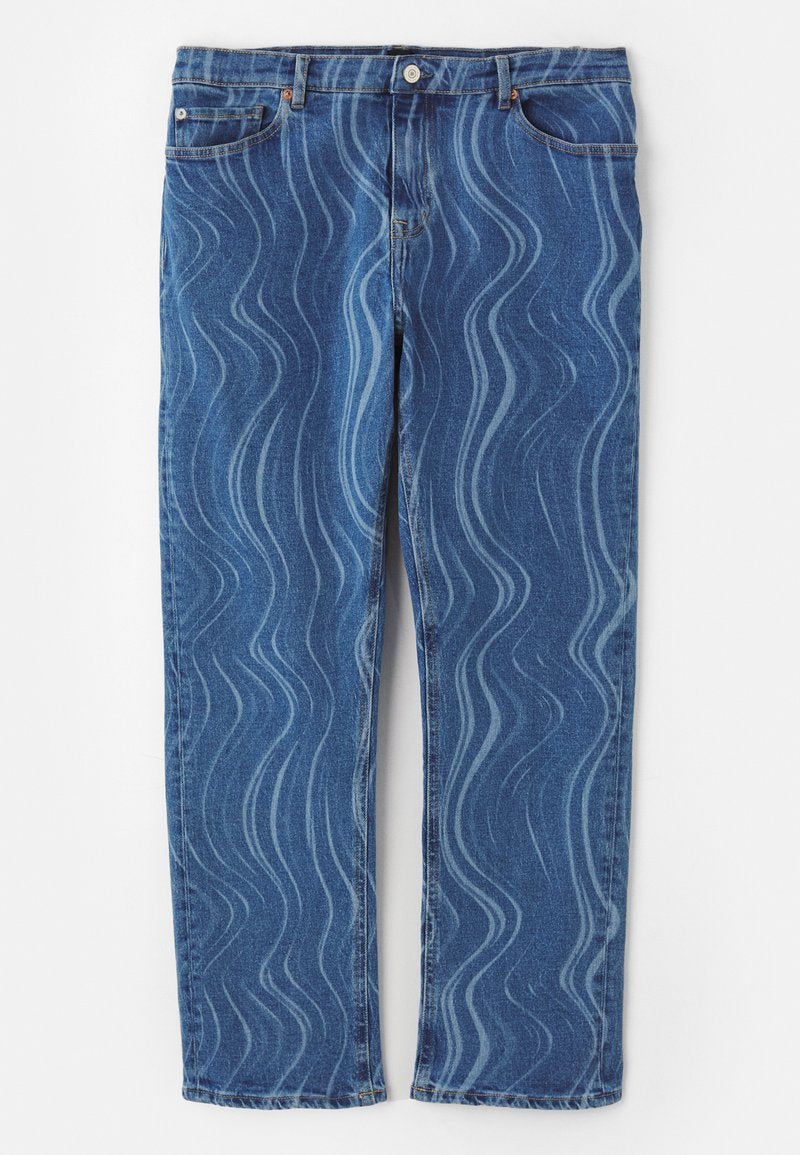 Blaue Jeans aus Denim mit einem gewellten hellblauen Muster, geradem Beinausschnitt, Knopfverschluss und gestickten Details an den Taschen.