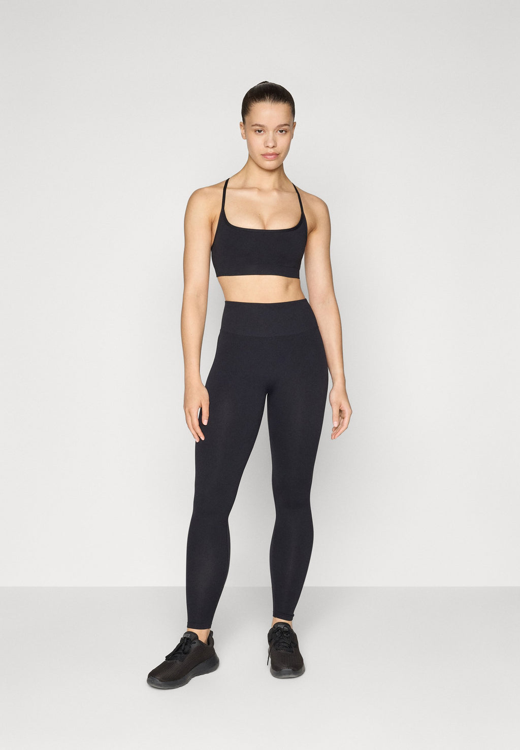 Fabletics SLEEK SEAMLESS STRAPPY LOW IMPACT BRA