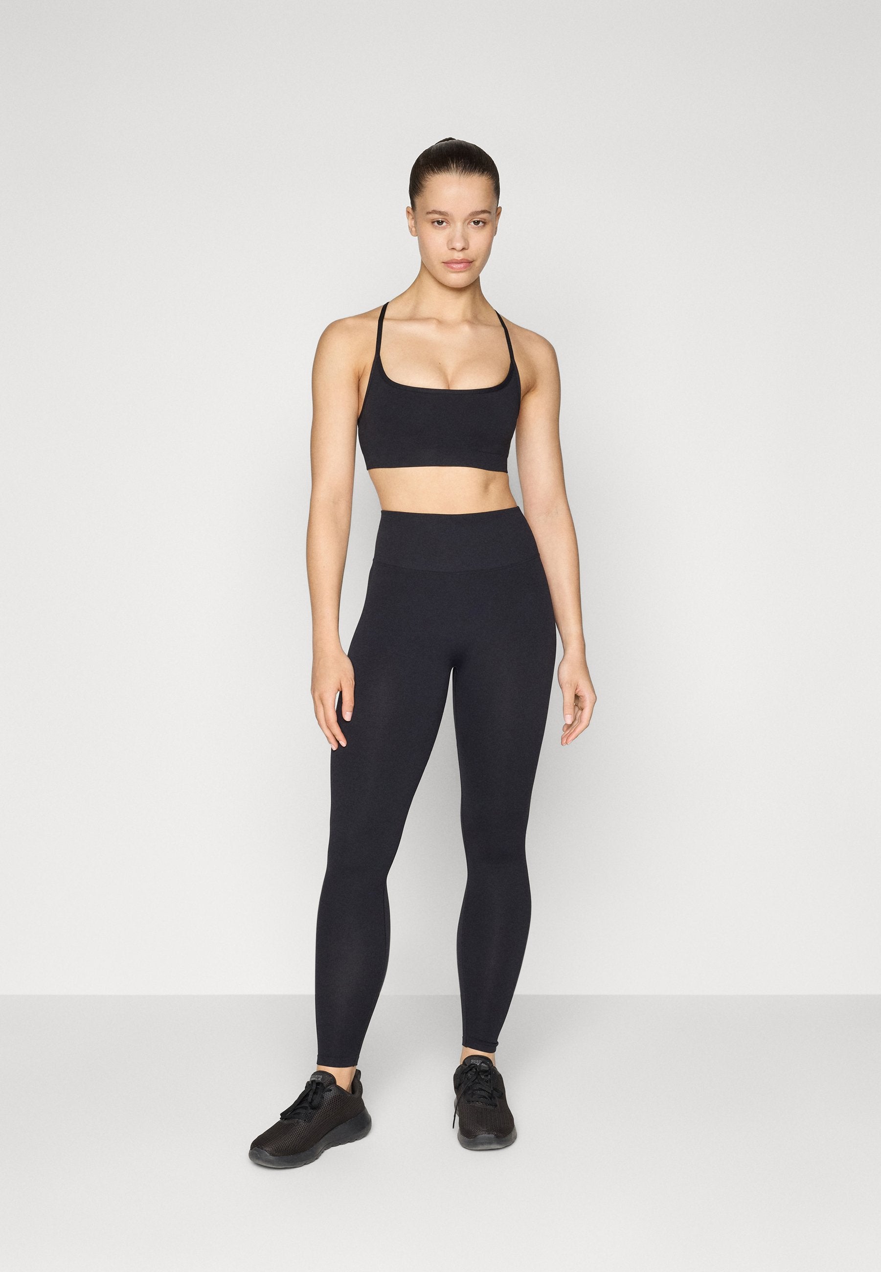 Fabletics SLEEK SEAMLESS STRAPPY LOW IMPACT BRA