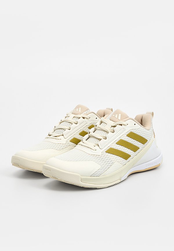 adidas Performance NOVAFLIGHT 2