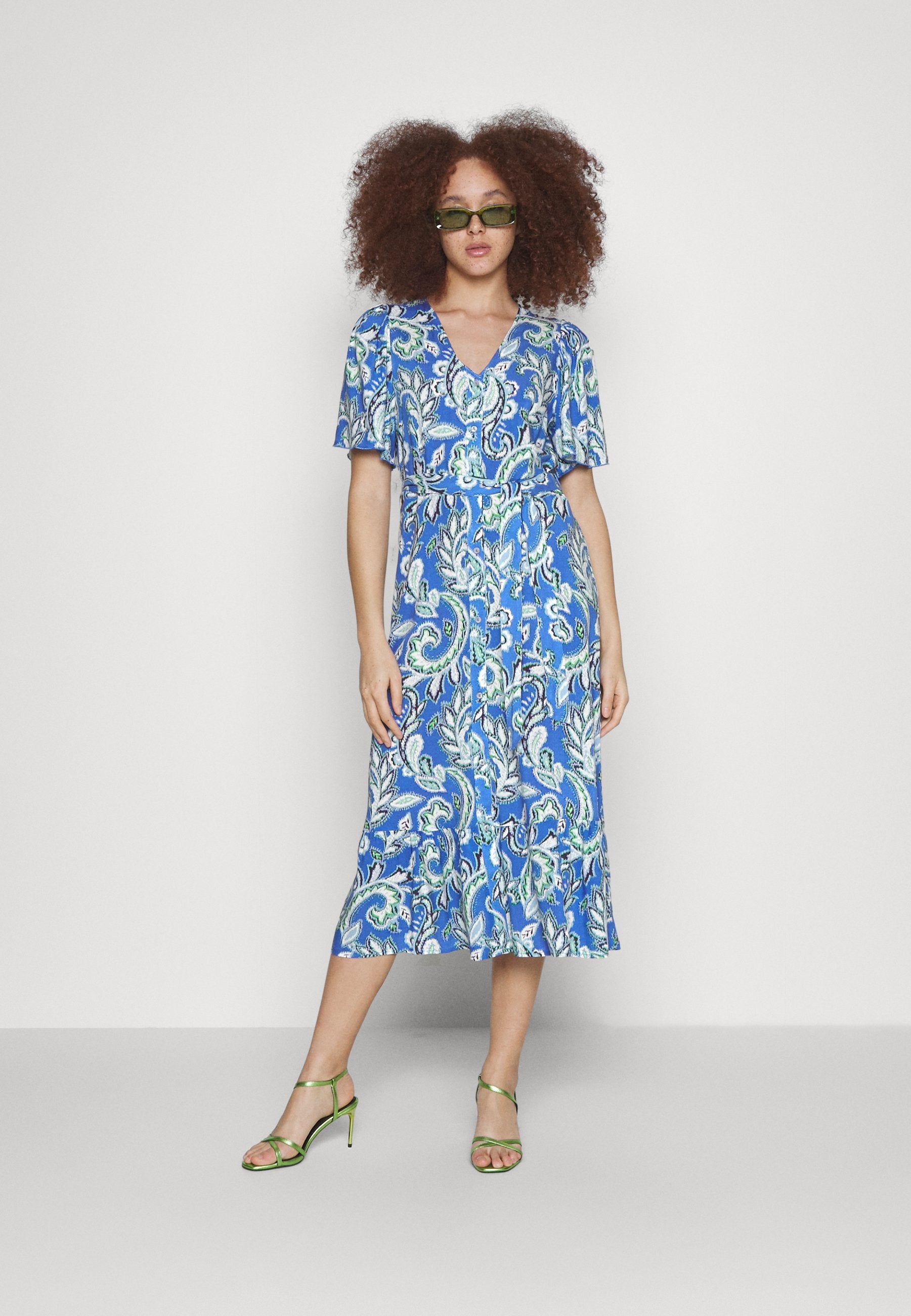 ONLNOVA LIFE EMILY DRESS  Media 2