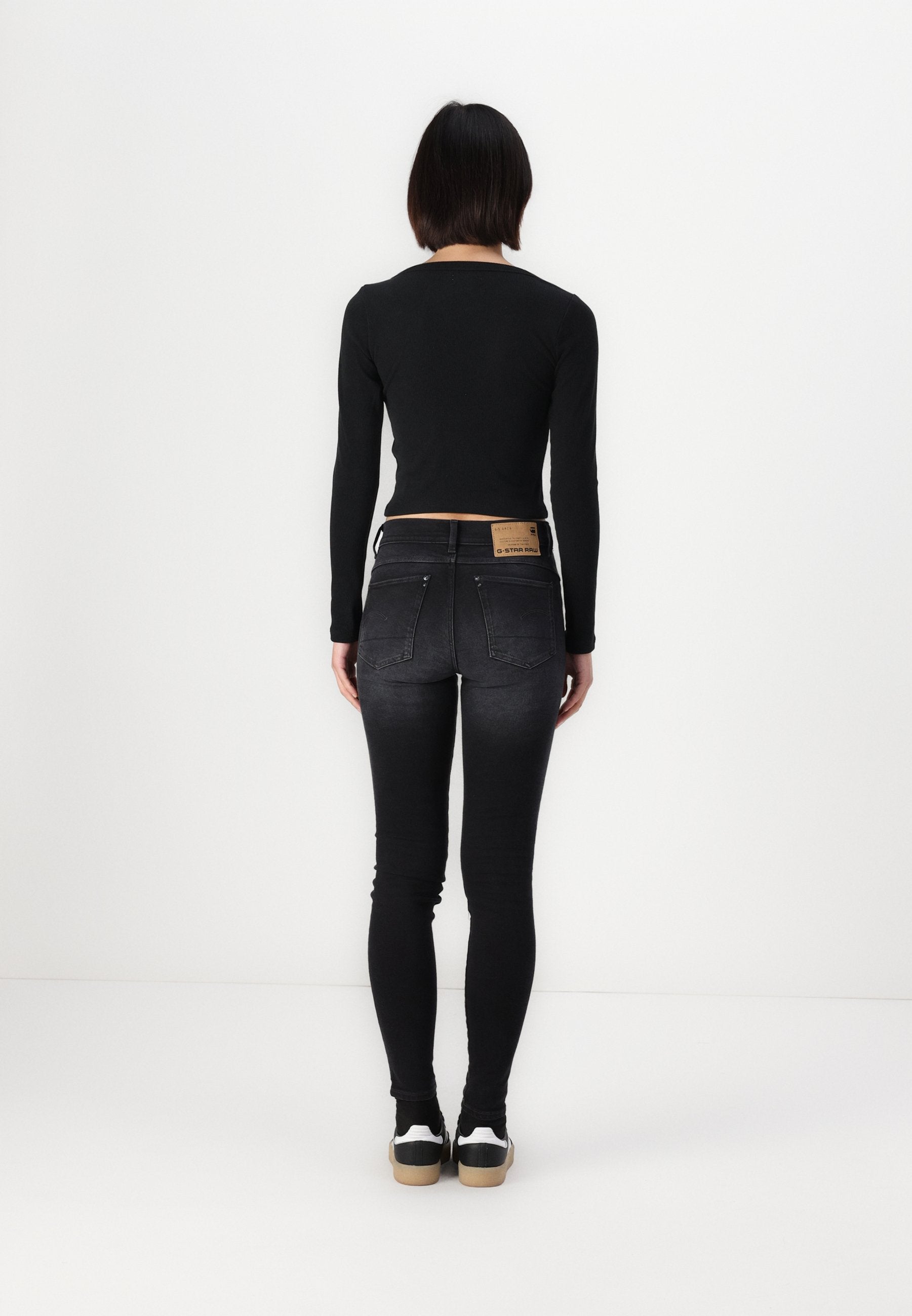 LHANA SKINNY Media 4