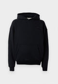 Schwarzer Baumwoll-Hoodie mit Kängurutasche, verstellbarem Kapuzenzug und gerippten Bündchen. Mit dezentem Branding auf der Brust. Weiche Textur.