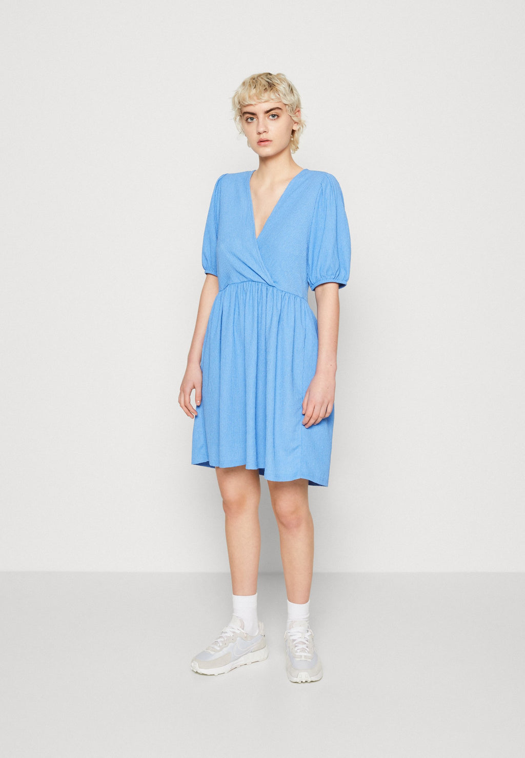 Pieces PCLUNA V NECK SHORT DRESS