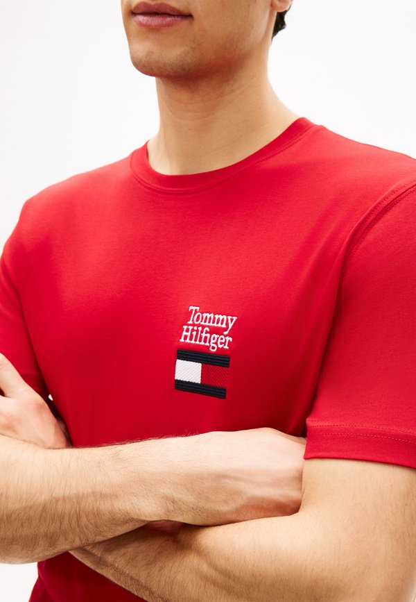 Tommy Hilfiger LOGO EMBROIDERY JERSEY CREW NECK T-SHIRT