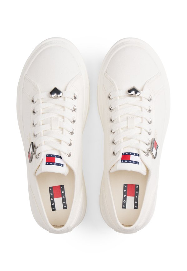 Tommy Jeans CANVAS PLATFORM TRAINERS WITH CHARMS