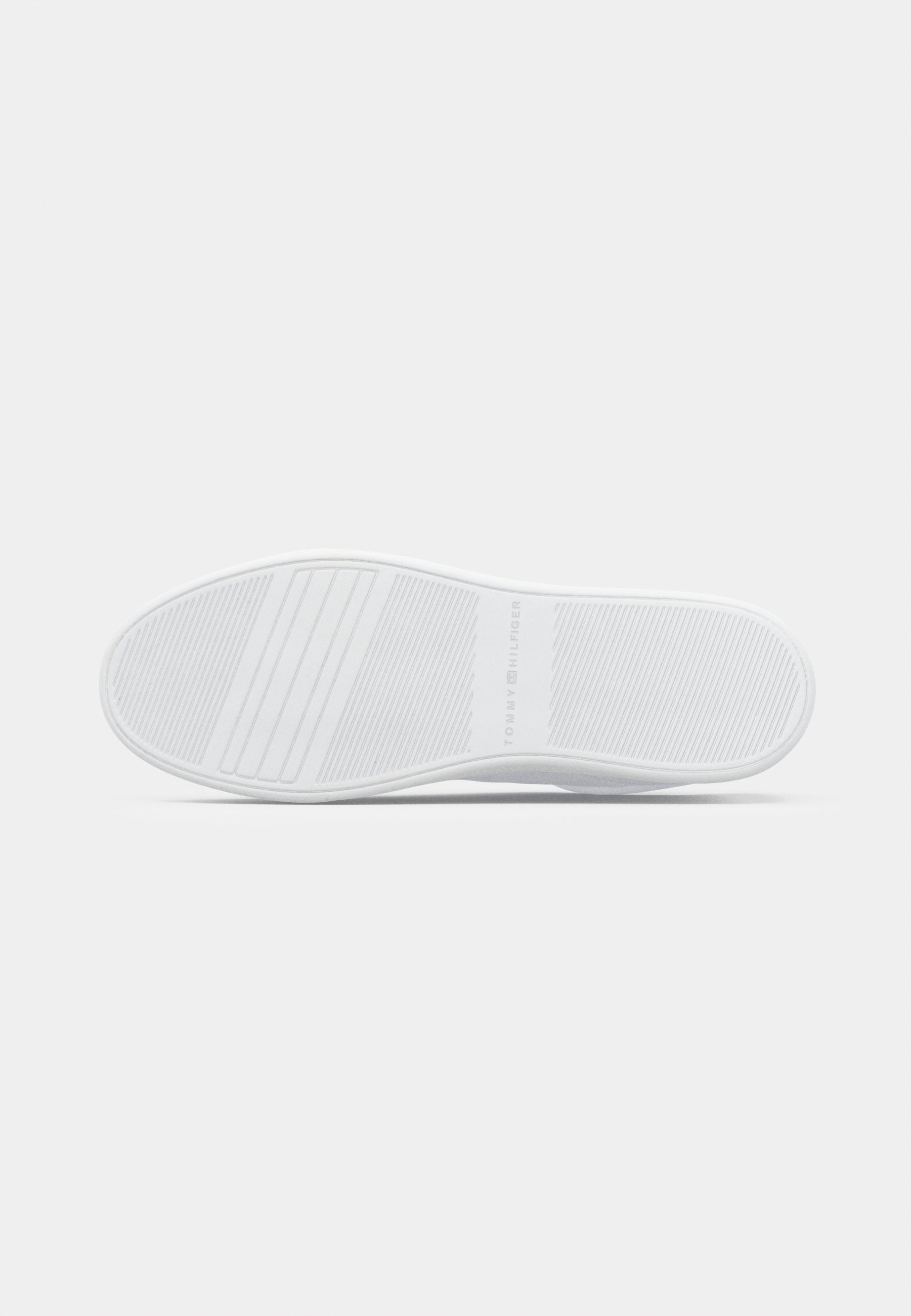 CASUAL CUPSOLE Media 6
