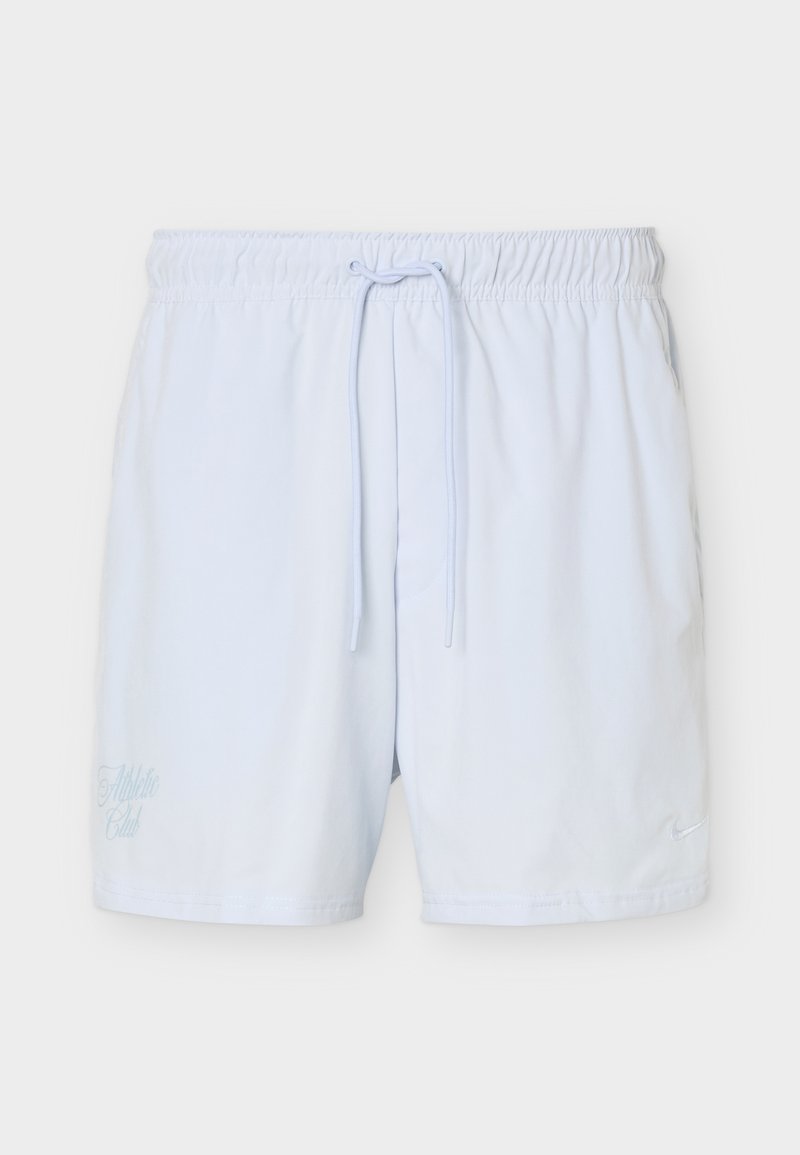 Weiße Sportshorts mit elastischem Bund und Kordelzug, mit dezent eingesticktem Text am linken Bein und kleinem Logo am rechten Bein.